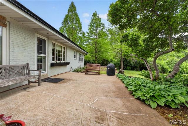 1300 S Warson Road, St Louis, MO 63124