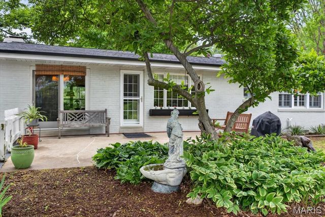 1300 S Warson Road, St Louis, MO 63124