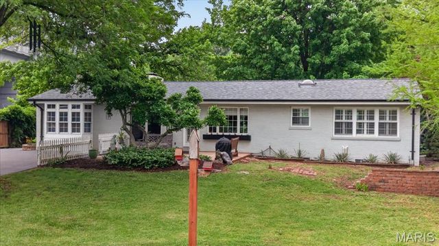 1300 S Warson Road, St Louis, MO 63124