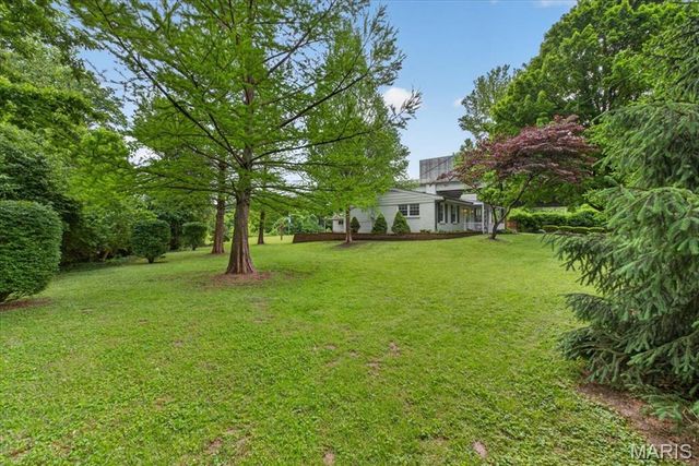 1300 S Warson Road, St Louis, MO 63124