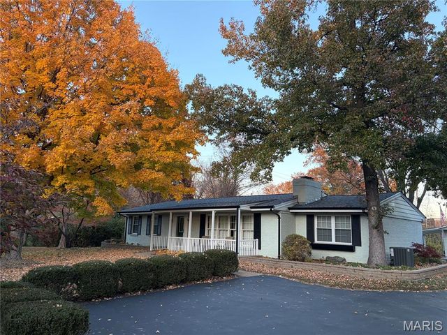 1300 S Warson Road, St Louis, MO 63124