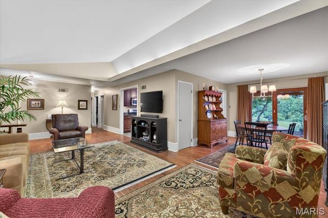 1300 S Warson Road, St Louis, MO 63124