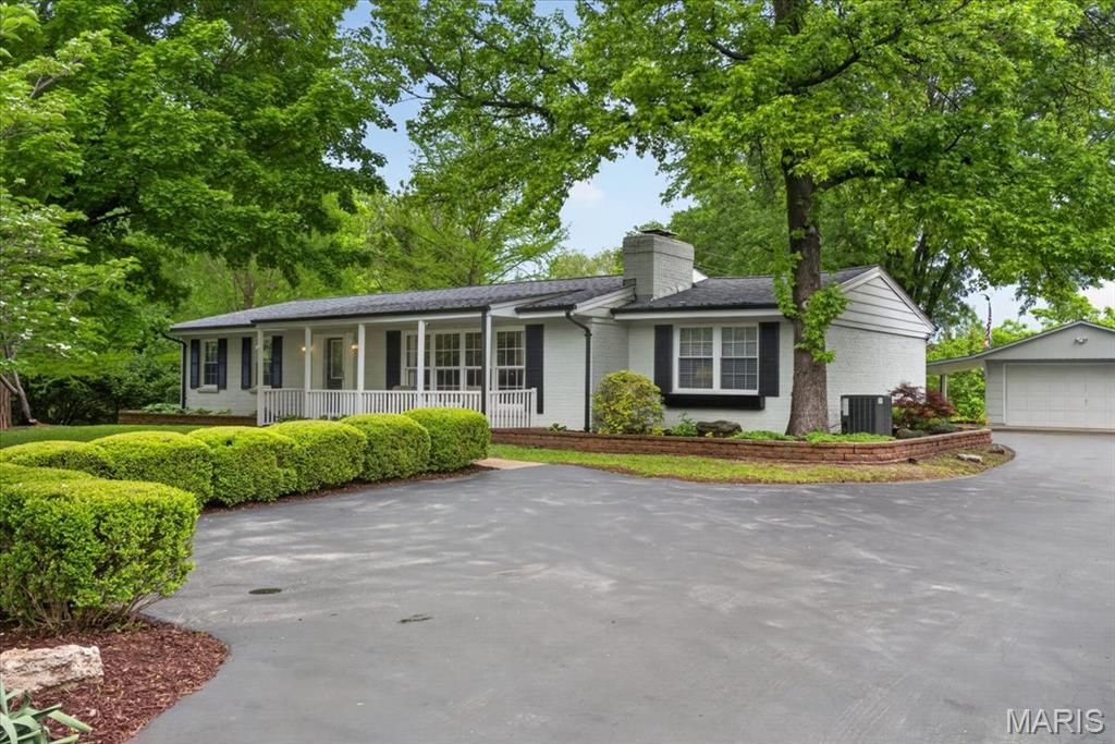1300 S Warson Road, St Louis, MO 63124