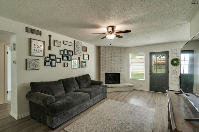 211 DIRKS DRIVE, Wichita Falls, TX 76302