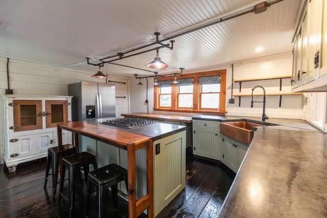 395 Ashby Road, New Ipswich, NH 03071