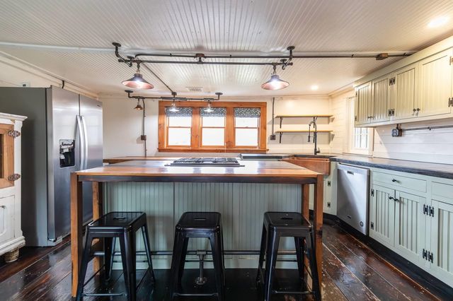 395 Ashby Road, New Ipswich, NH 03071