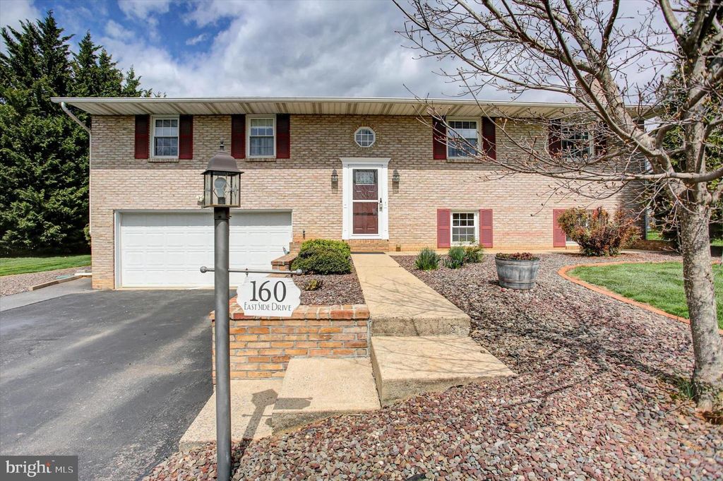 160 EAST SIDE DR, Greencastle, PA 17225