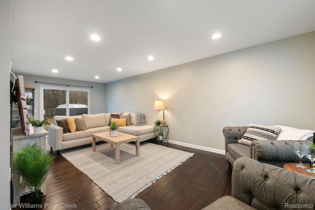 1811 Henbert Road, West Bloomfield Charter Township, MI 48324