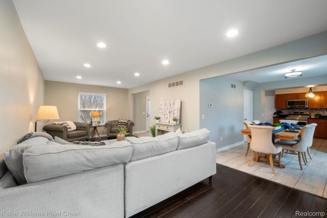 1811 Henbert Road, West Bloomfield Charter Township, MI 48324