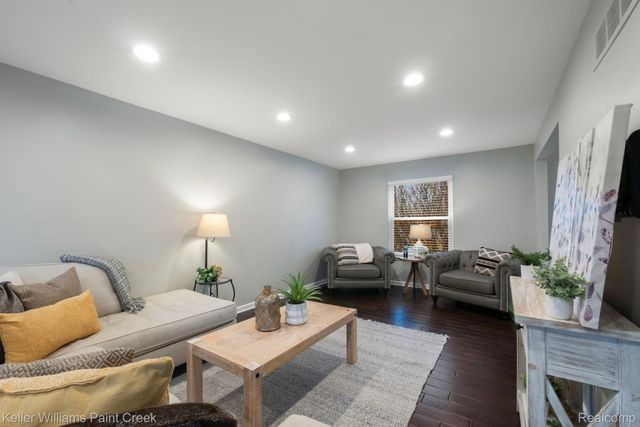 1811 Henbert Road, West Bloomfield Charter Township, MI 48324