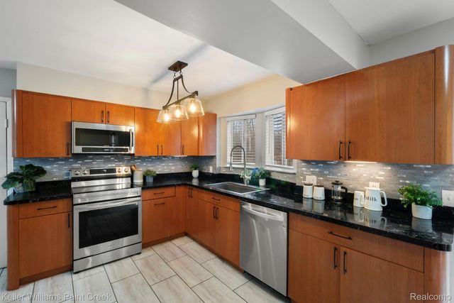 1811 Henbert Road, West Bloomfield Charter Township, MI 48324