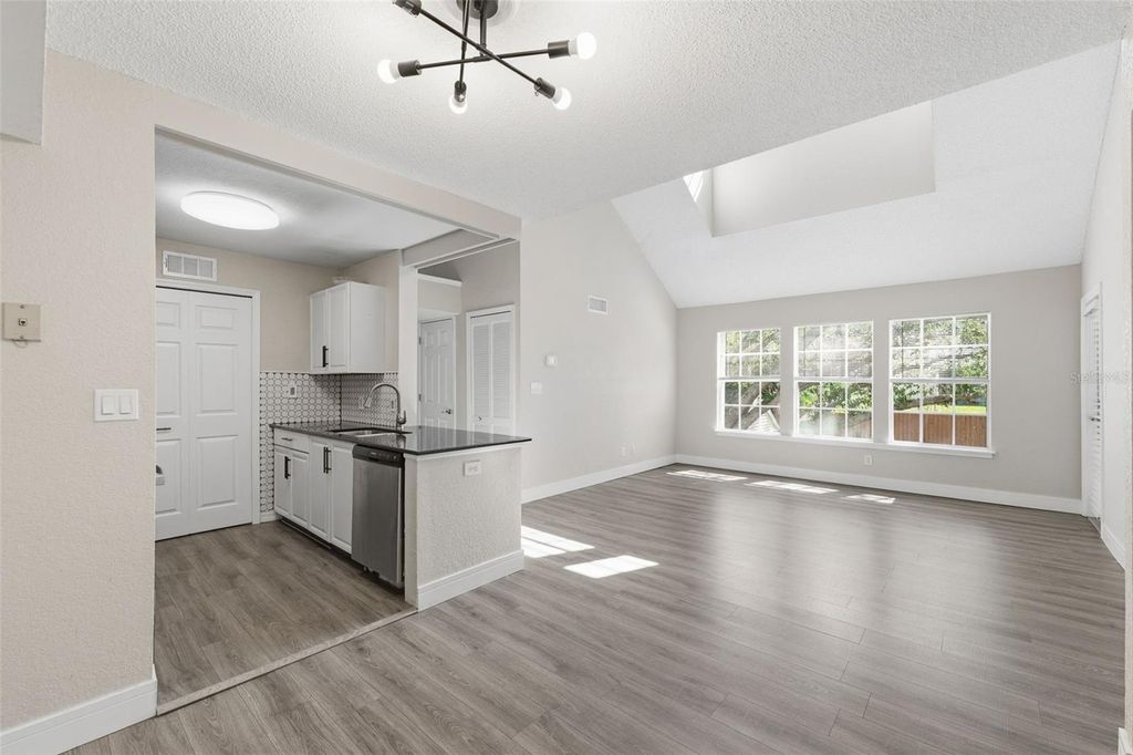 Image 19 of property listing at 3274 HAVILAND COURT 204, Palm Harbor, FL 34684