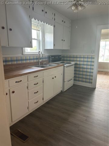 239 10th Avenue, South Charleston, WV 25303