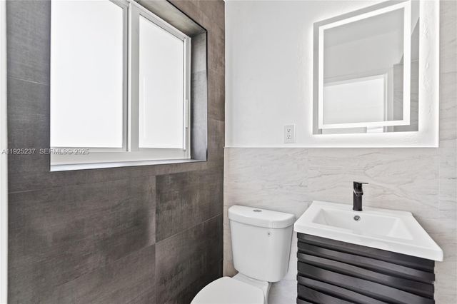 230 SW 29th Ave, Fort Lauderdale, FL 33312