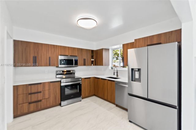 230 SW 29th Ave, Fort Lauderdale, FL 33312