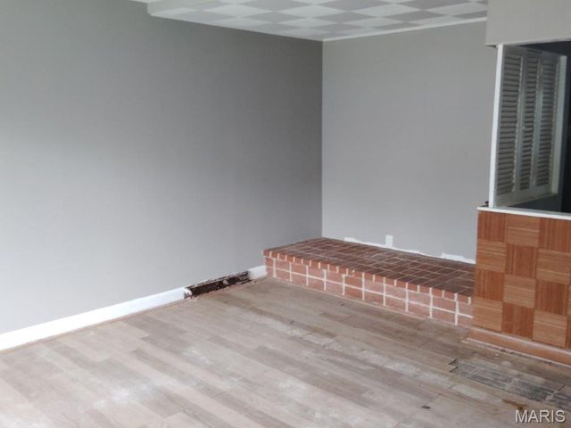 9967 Lanier Drive, St Louis, MO 63136