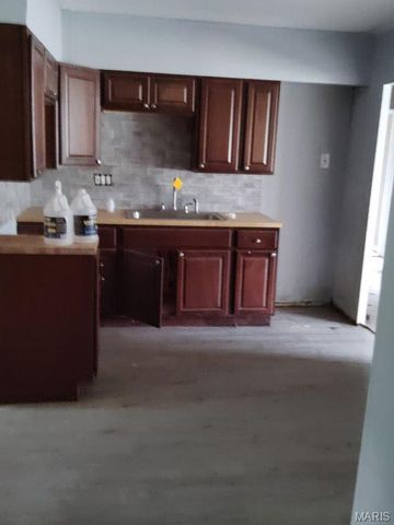 9967 Lanier Drive, St Louis, MO 63136