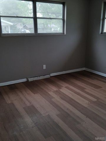 9967 Lanier Drive, St Louis, MO 63136