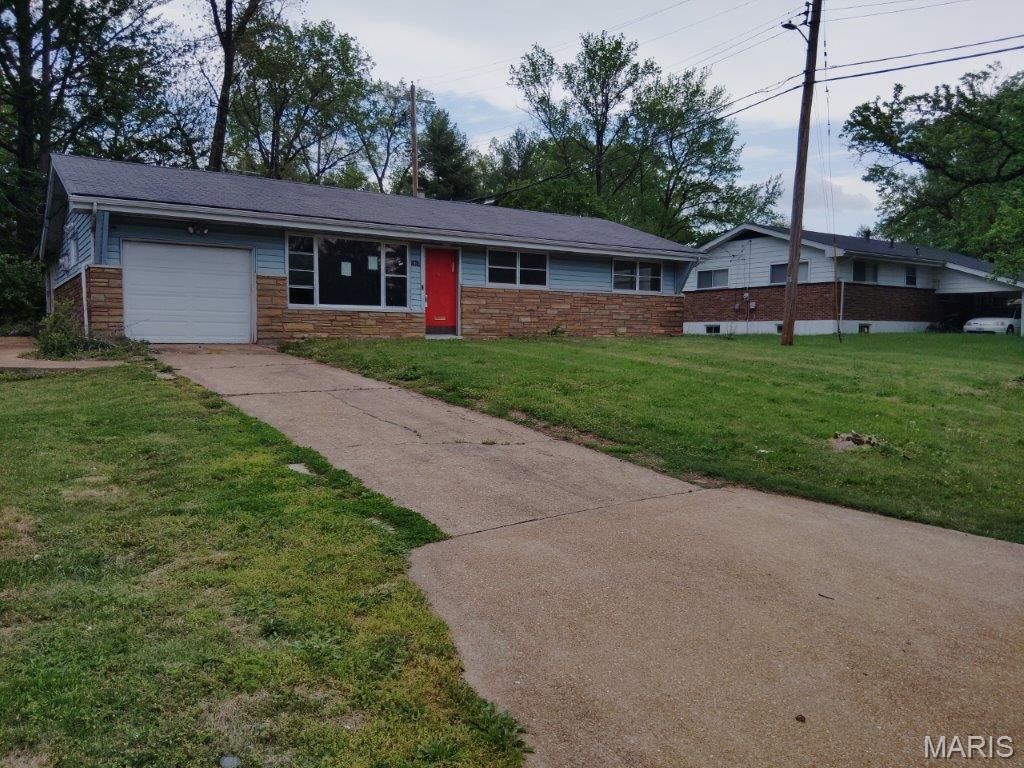 9967 Lanier Drive, St Louis, MO 63136