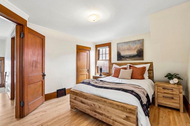1901 E Elmdale COURT, Shorewood, WI 53211