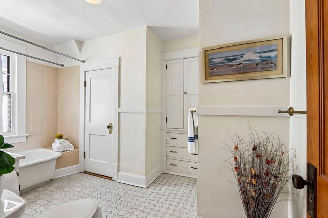1901 E Elmdale COURT, Shorewood, WI 53211