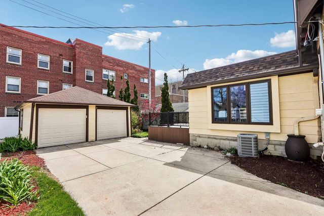 1901 E Elmdale COURT, Shorewood, WI 53211