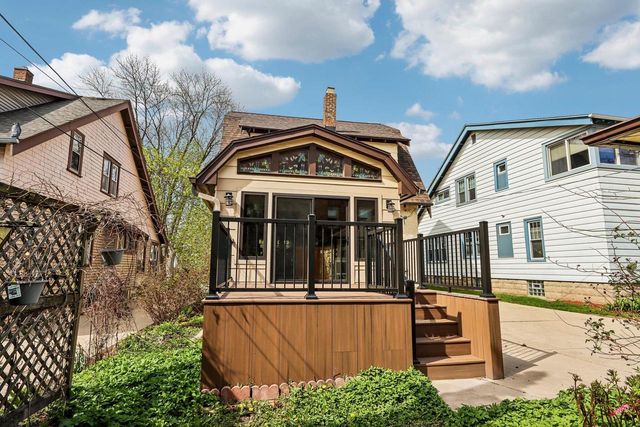 1901 E Elmdale COURT, Shorewood, WI 53211
