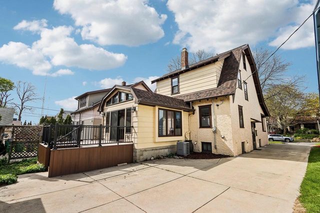 1901 E Elmdale COURT, Shorewood, WI 53211