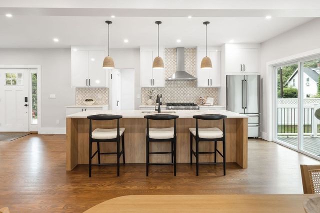 27 Connecticut Ave, Natick, MA 01760