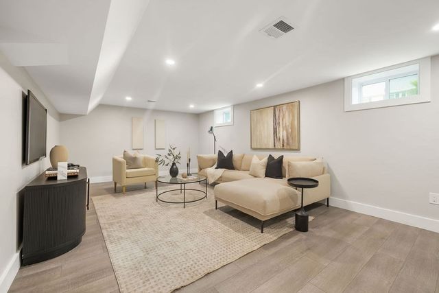 27 Connecticut Ave, Natick, MA 01760