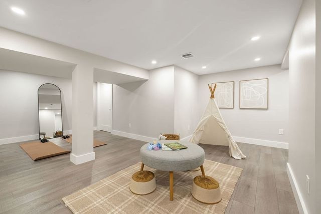 27 Connecticut Ave, Natick, MA 01760