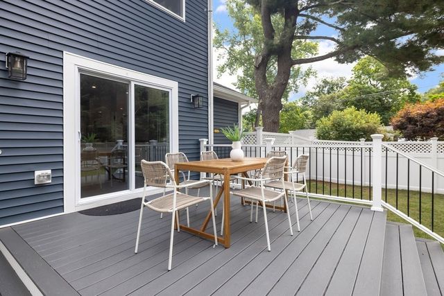 27 Connecticut Ave, Natick, MA 01760