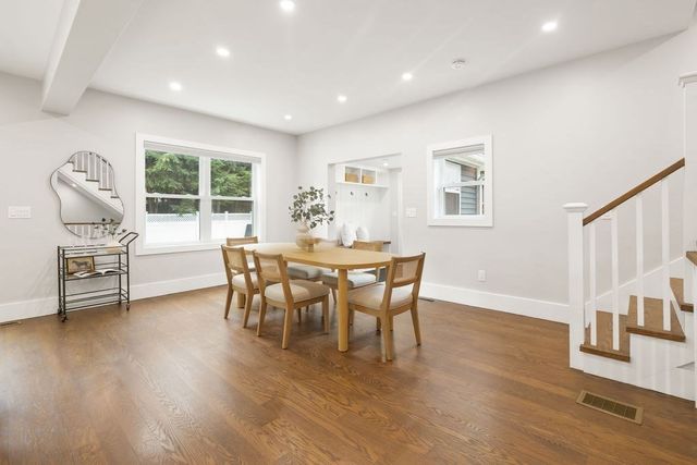 27 Connecticut Ave, Natick, MA 01760