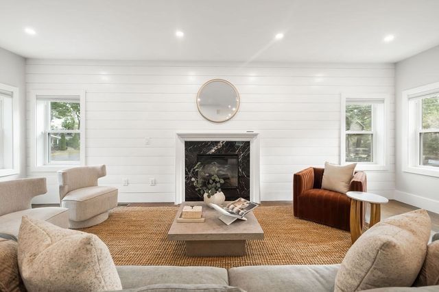27 Connecticut Ave, Natick, MA 01760