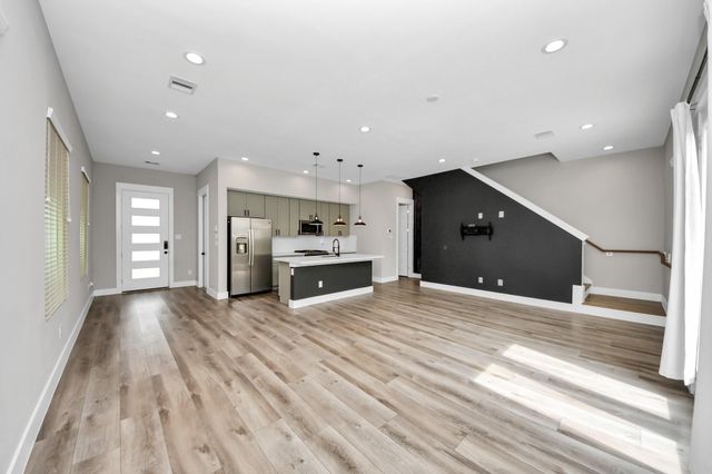5210 Pinemont Creek Lane Drive, Houston, TX 77018