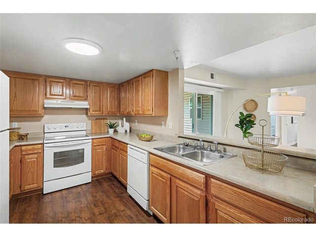 12304 W Cross Dr 201, Littleton, CO 80127