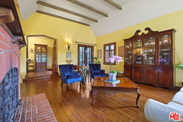 1242 N Isabel Street, Glendale, CA 91207