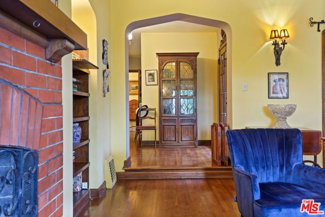 1242 N Isabel Street, Glendale, CA 91207