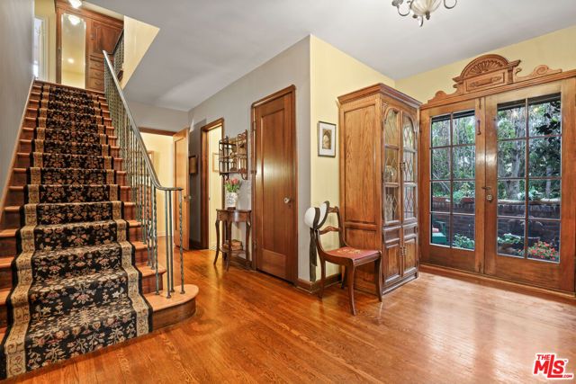 1242 N Isabel Street, Glendale, CA 91207