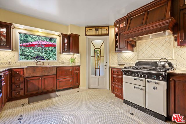 1242 N Isabel Street, Glendale, CA 91207