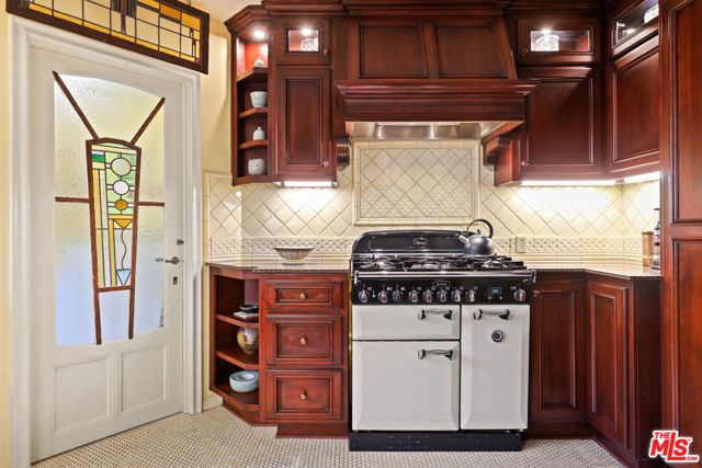 1242 N Isabel Street, Glendale, CA 91207