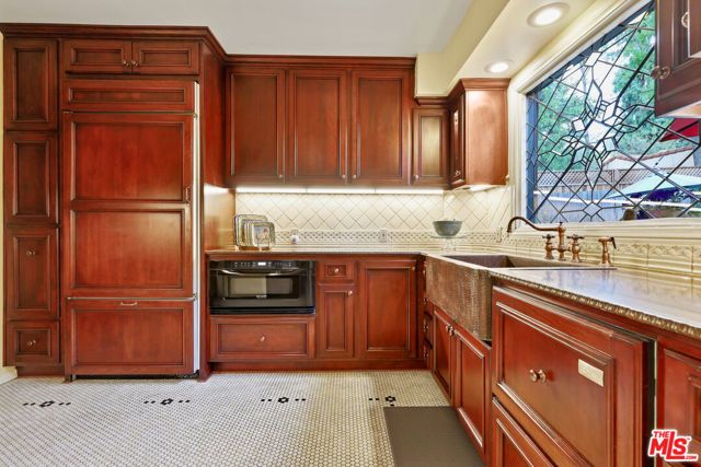 1242 N Isabel Street, Glendale, CA 91207