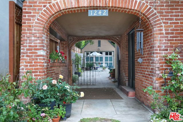 1242 N Isabel Street, Glendale, CA 91207