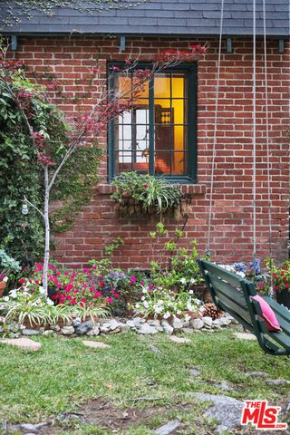 1242 N Isabel Street, Glendale, CA 91207