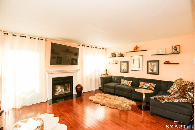 19 Woodway Road 16, Stamford, CT 06907