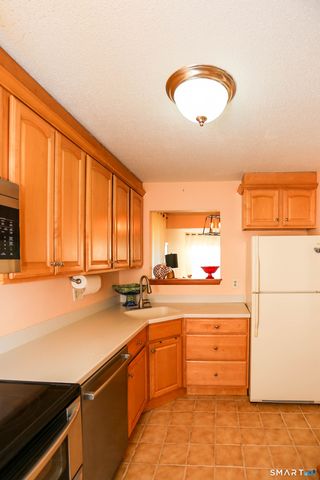 19 Woodway Road 16, Stamford, CT 06907