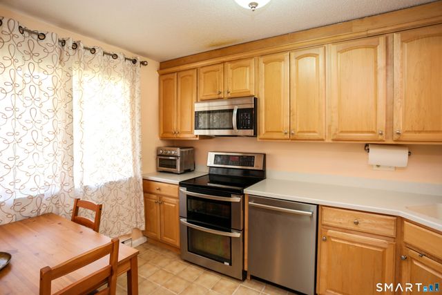 19 Woodway Road 16, Stamford, CT 06907