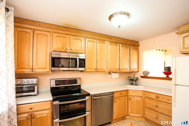 19 Woodway Road 16, Stamford, CT 06907