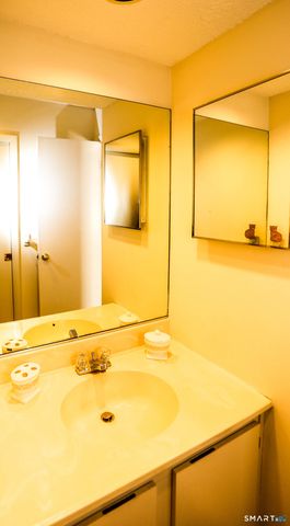 19 Woodway Road 16, Stamford, CT 06907