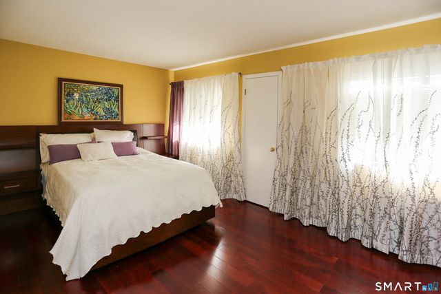 19 Woodway Road 16, Stamford, CT 06907